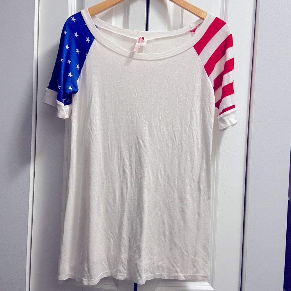 ❤️🤍💙 Super Cute Tee 💙🤍❤️